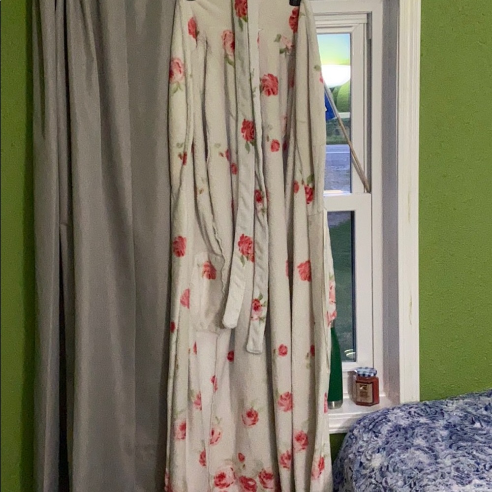Rose printed robe